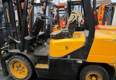 衢州二手叉車(chē)市場(chǎng)分析與二手暢銷(xiāo)叉車(chē)排行榜 聚焦新昌發(fā)動(dòng)機(jī)與倉(cāng)儲(chǔ)設(shè)備